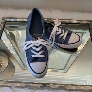 Converse All Star sneakers Size 7.